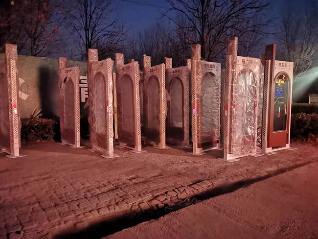 3月10日晚，又一批街道指示牌裝車發貨